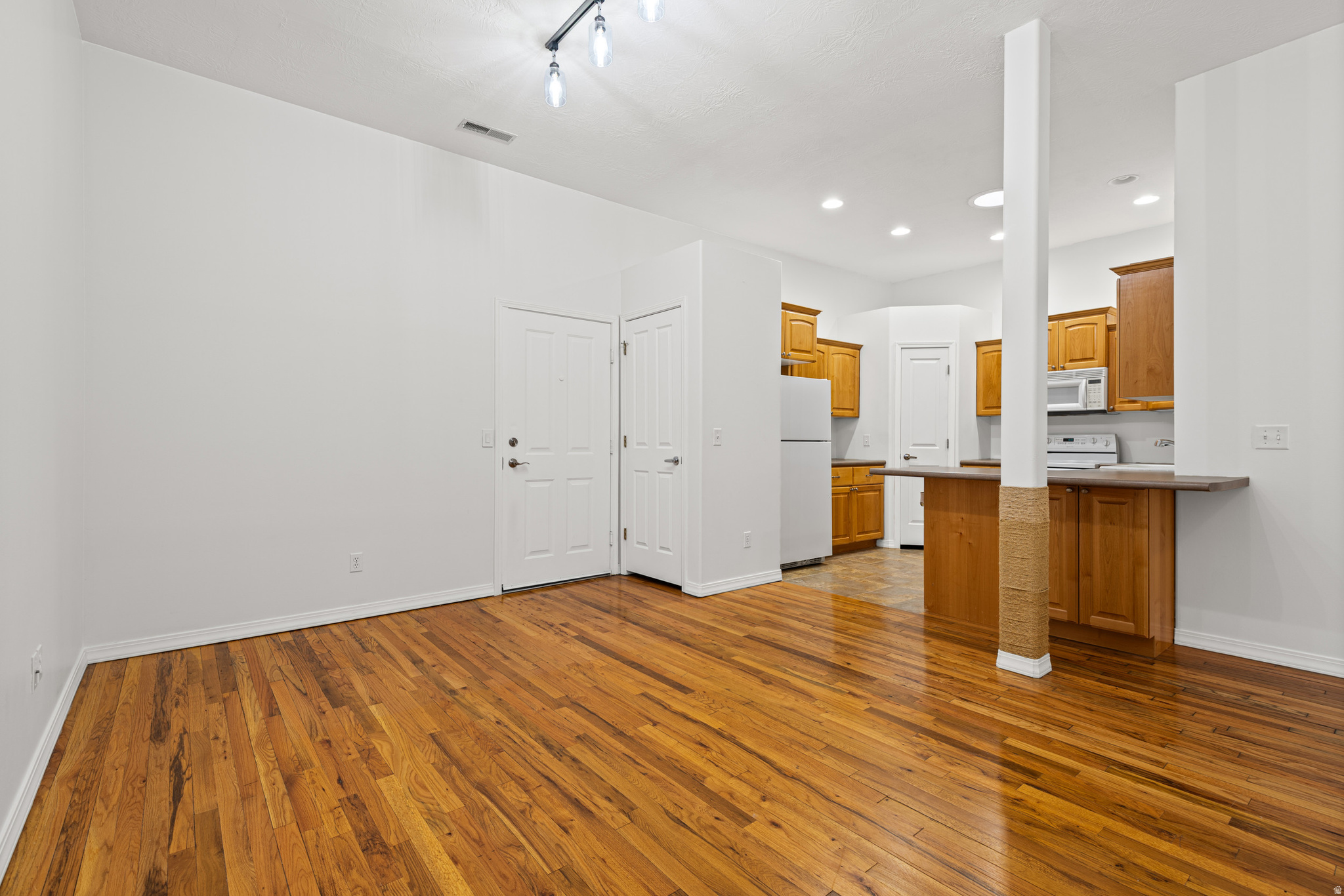 LAKEWOODS CONDO - Residential