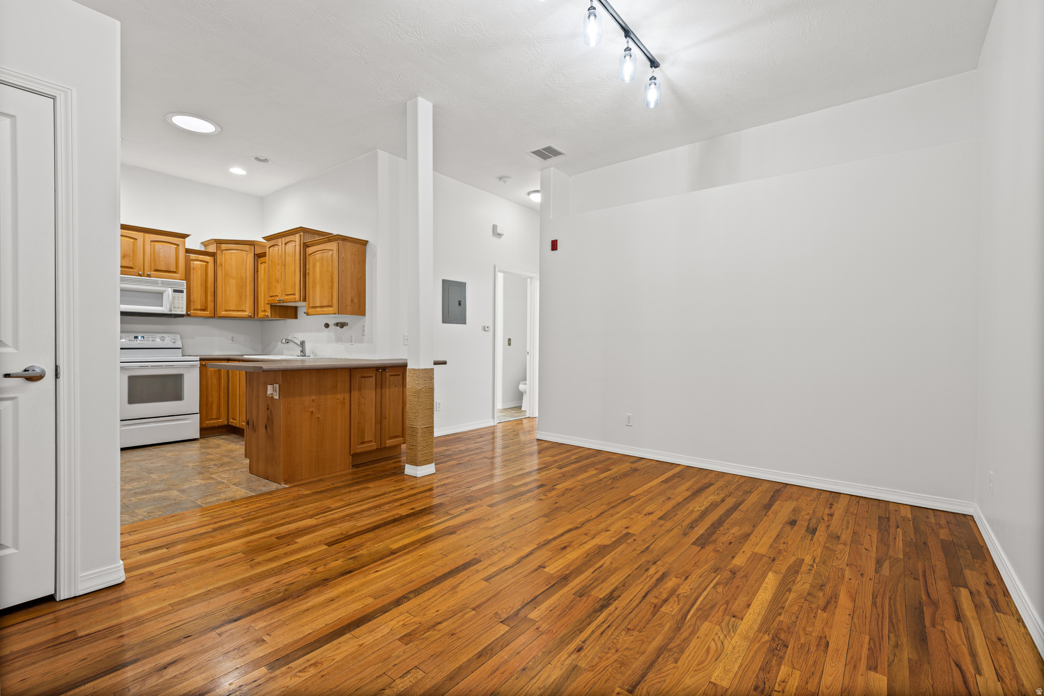 LAKEWOODS CONDO - Residential