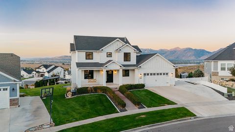 Photo of 312 W LANDVIEW DR, Saratoga Springs, UT 84045 (MLS # 2115827)