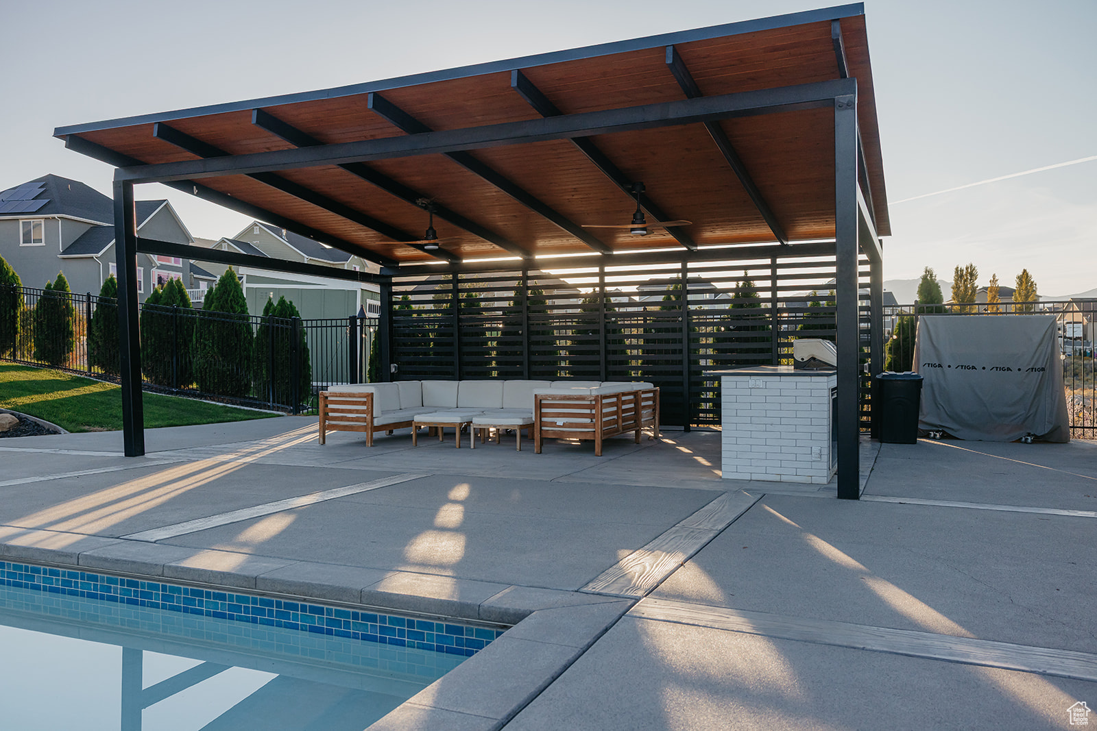 LANDROCK ESTATES - Residential