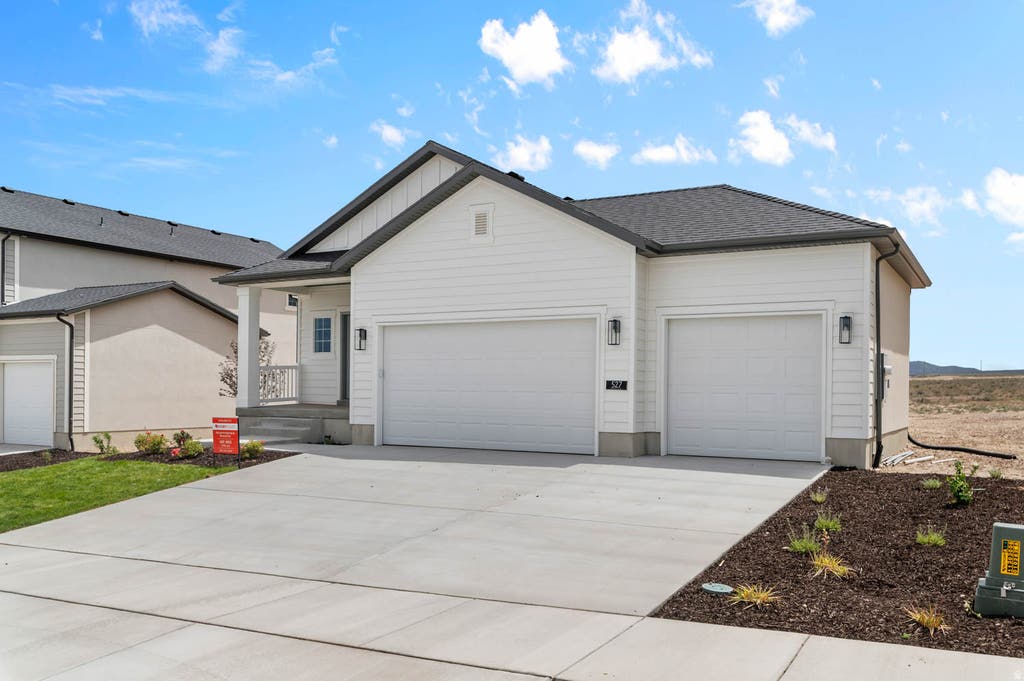 Photo of 527 W WILLIAMS LN, Grantsville, UT 84029 (MLS # 2176244)