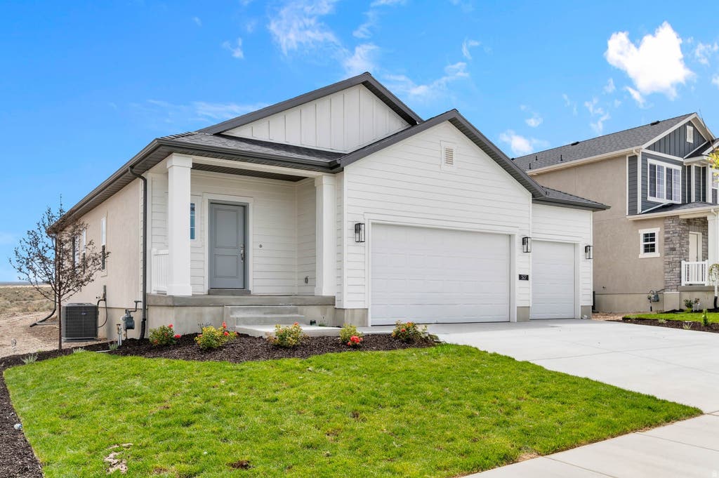Photo of 527 W WILLIAMS LN, Grantsville, UT 84029 (MLS # 2176244)
