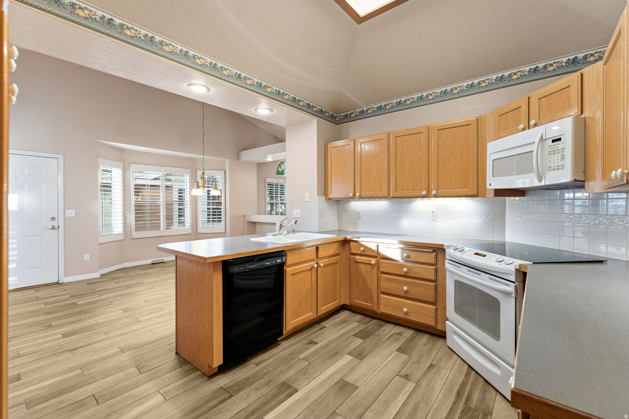 COUNTRY CORNER CONDO - Residential