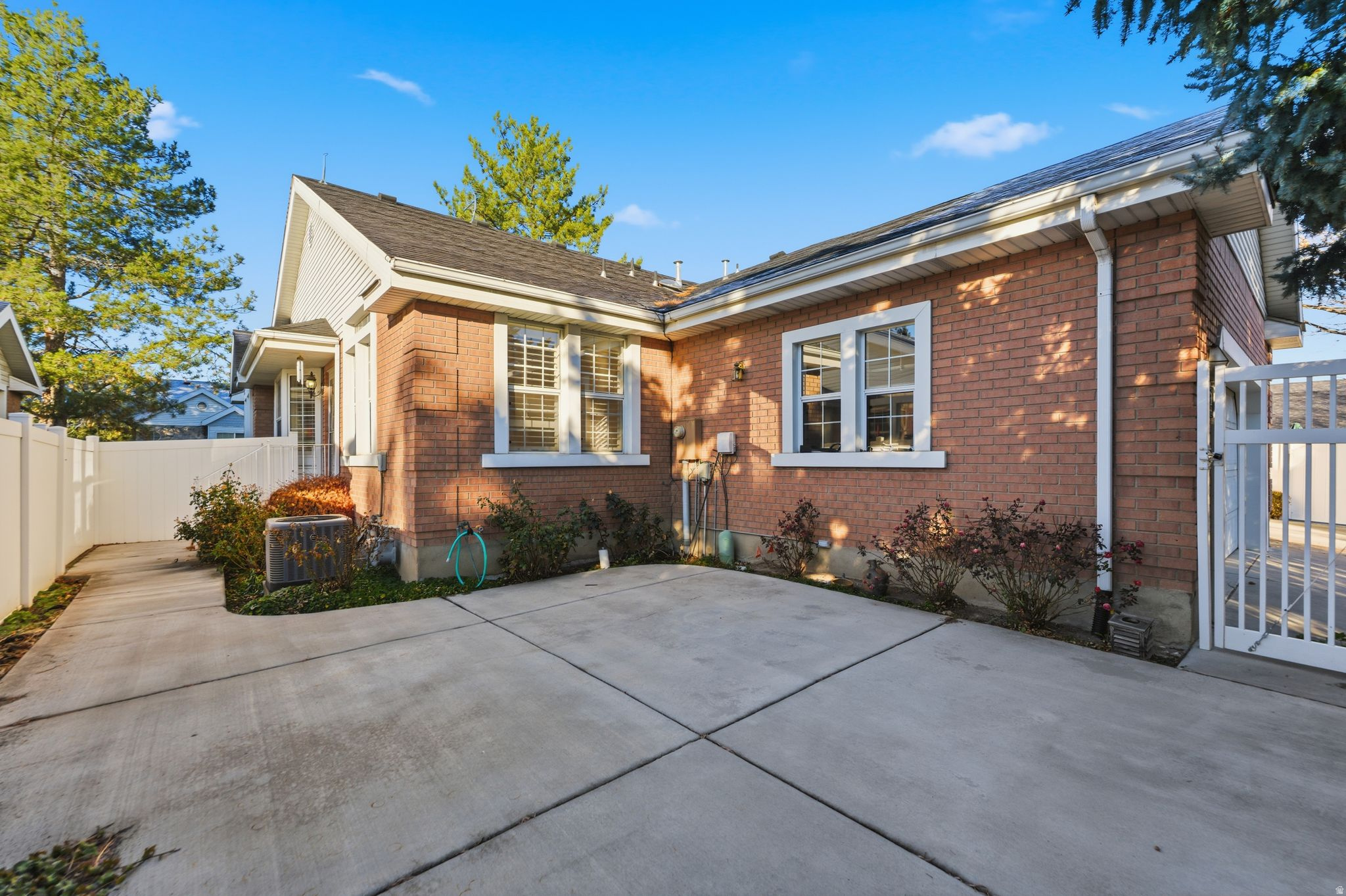 COUNTRY CORNER CONDO - Residential