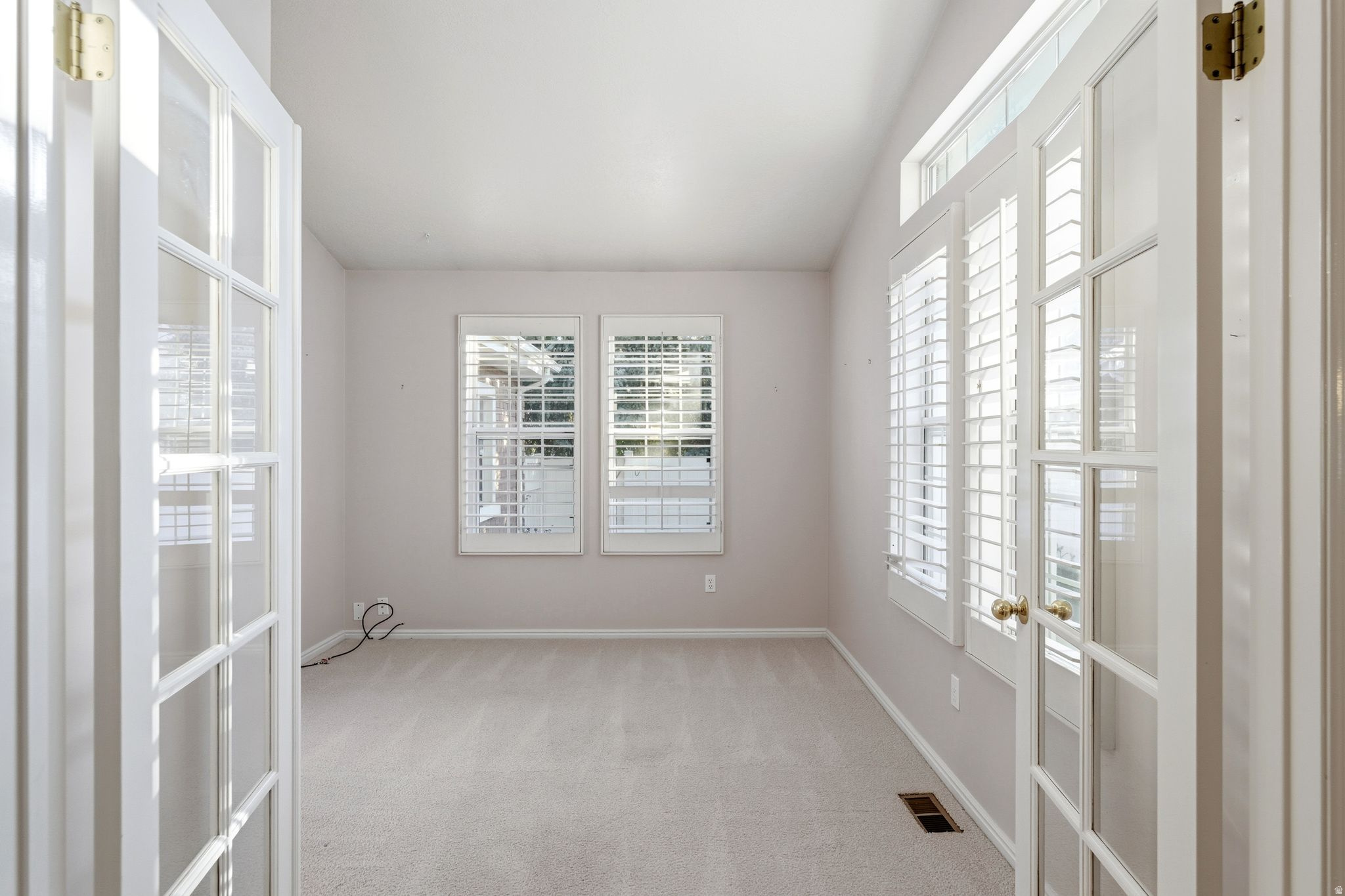 COUNTRY CORNER CONDO - Residential