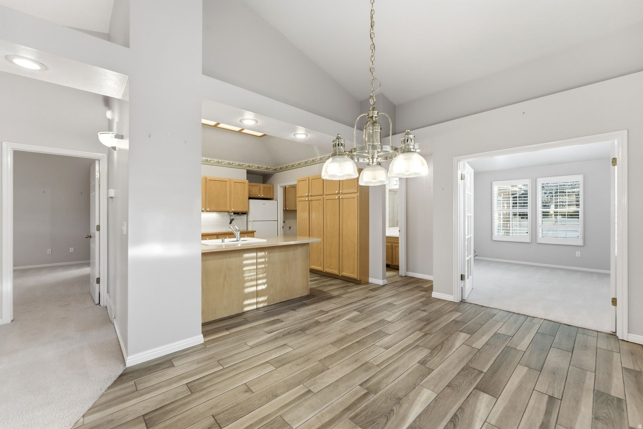 COUNTRY CORNER CONDO - Residential