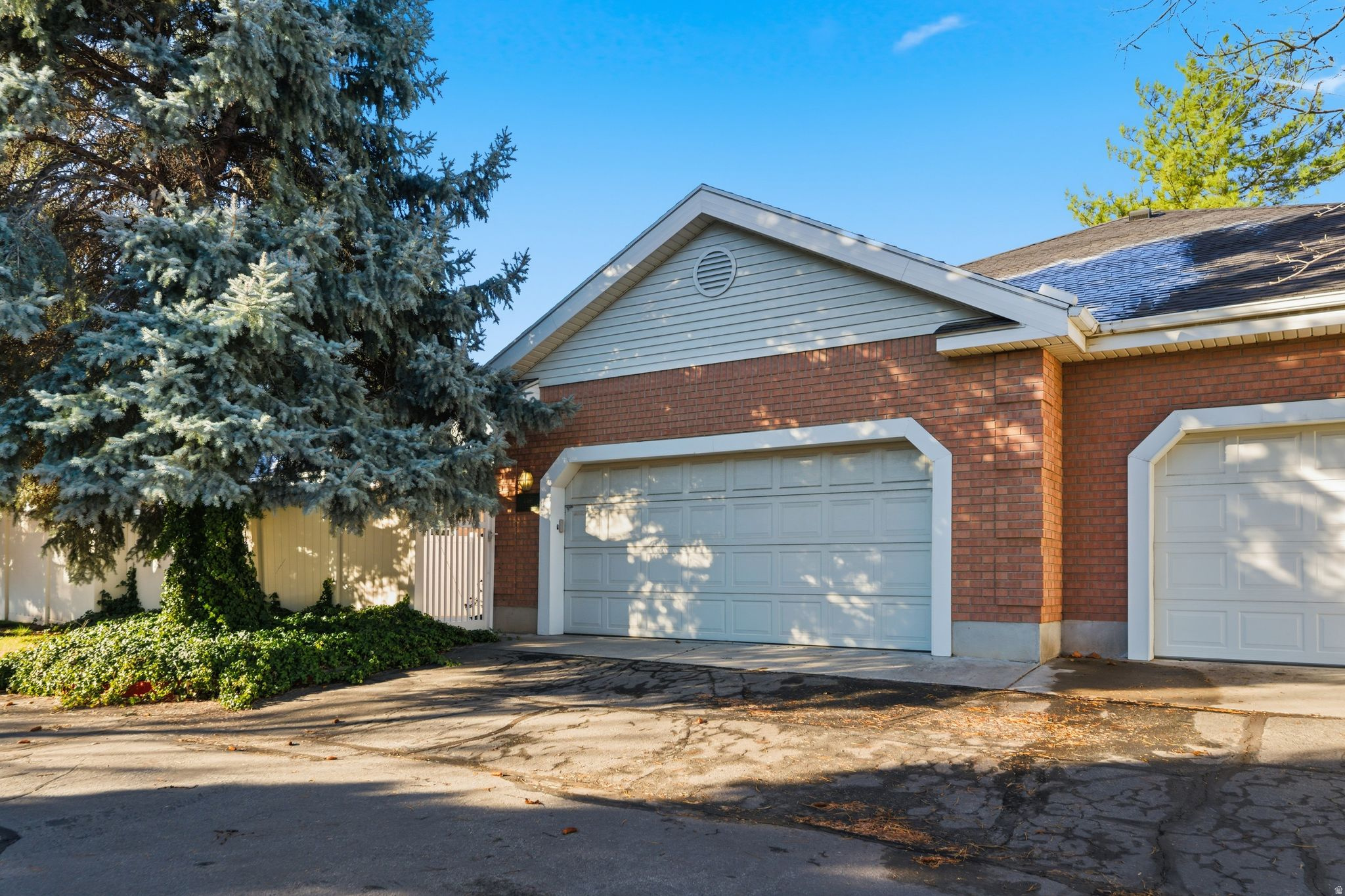 COUNTRY CORNER CONDO - Residential