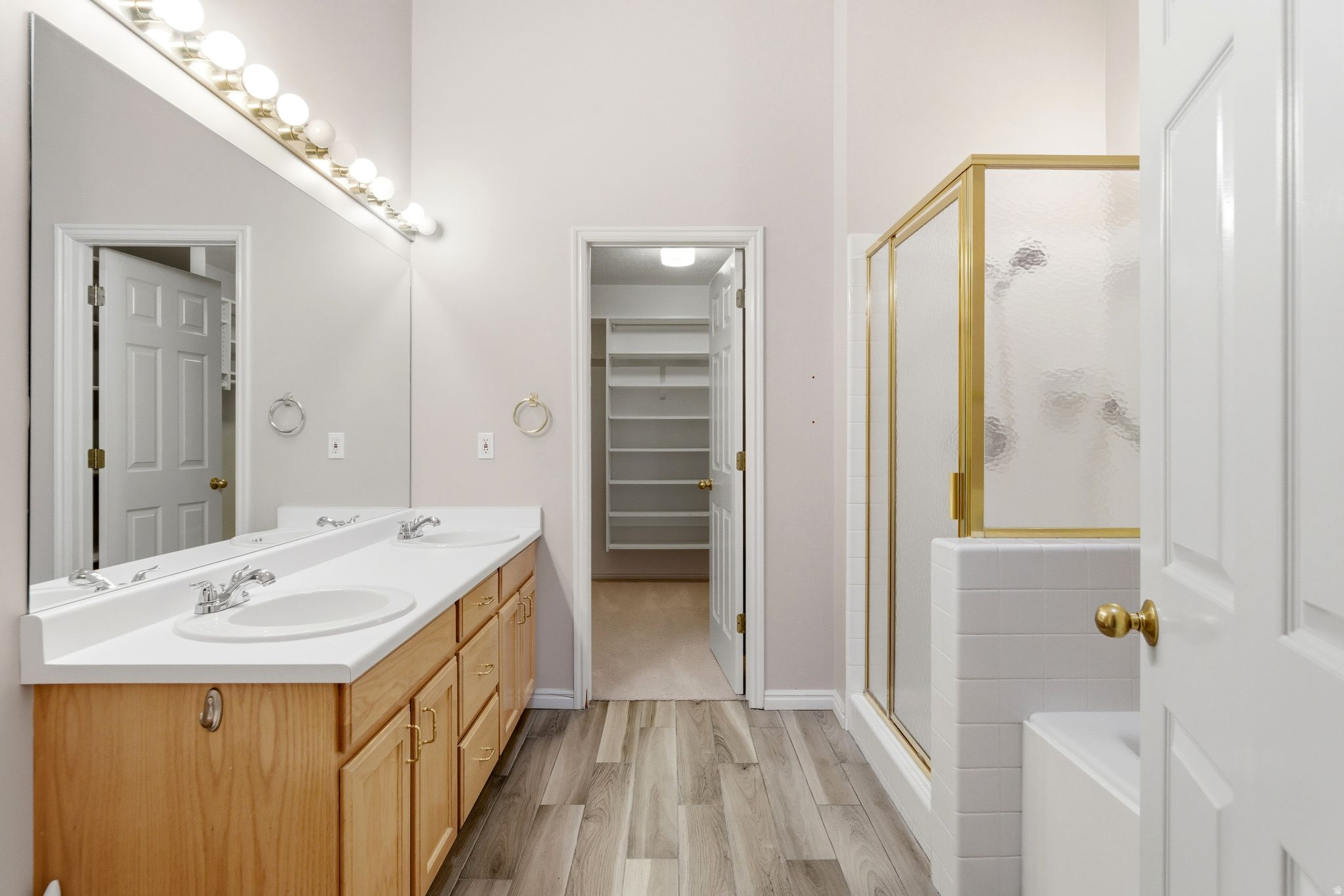 COUNTRY CORNER CONDO - Residential