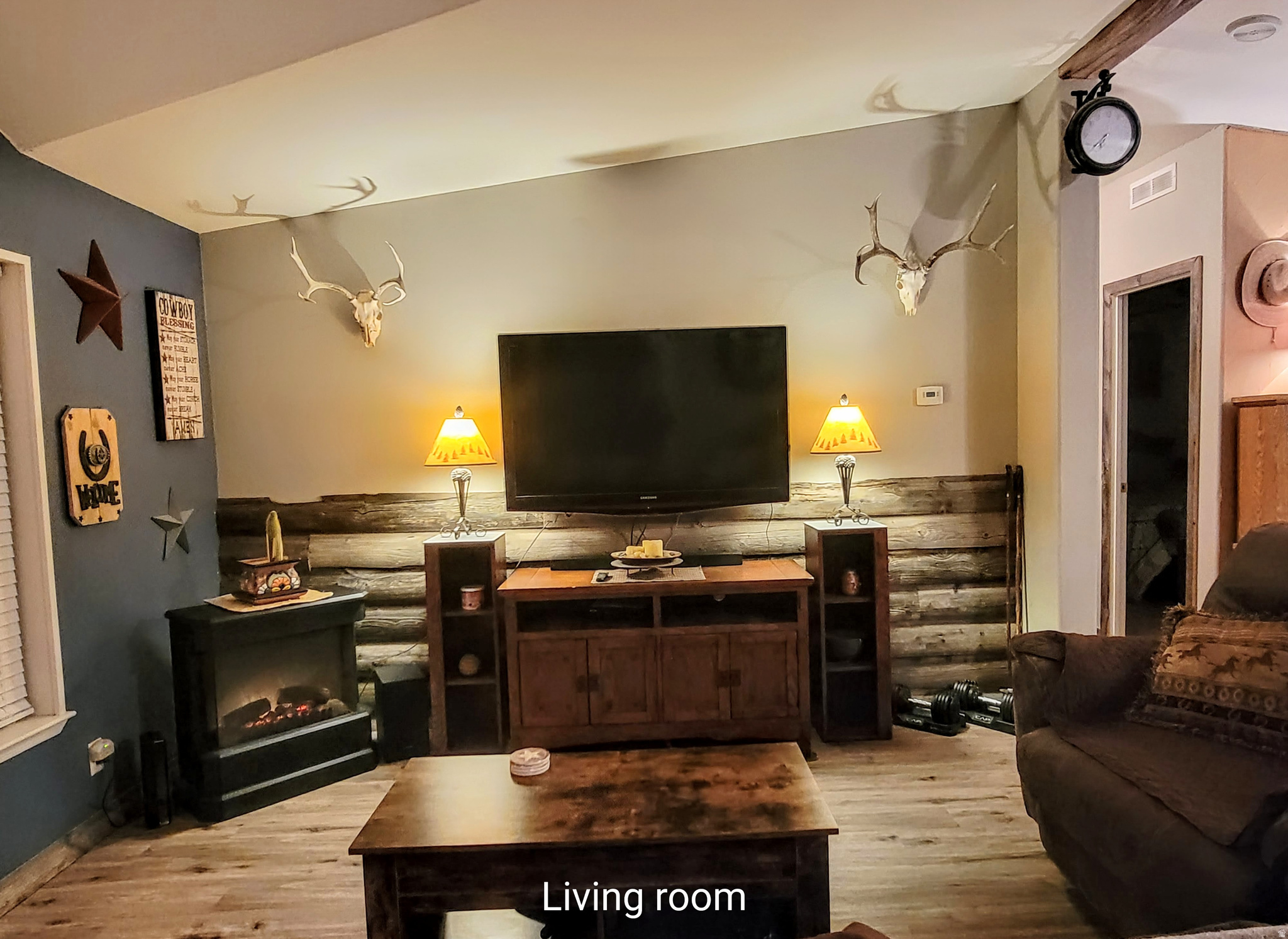 EAGLE ROCK - Residential