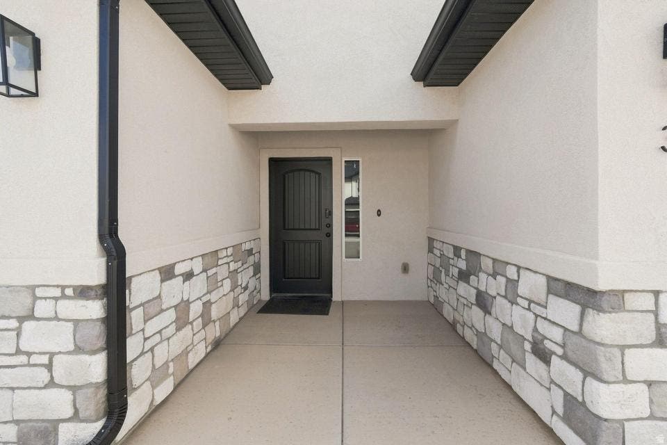Photo of 668 E FIDDLERS COVE DR #35, Cedar City, UT 84721 (MLS # 2181251)