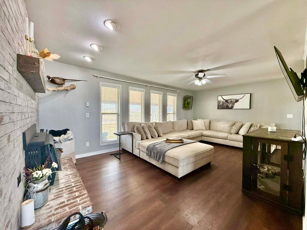 Photo of 4462 S VERNAL AVE, Vernal, UT 84078 (MLS # 2137221)