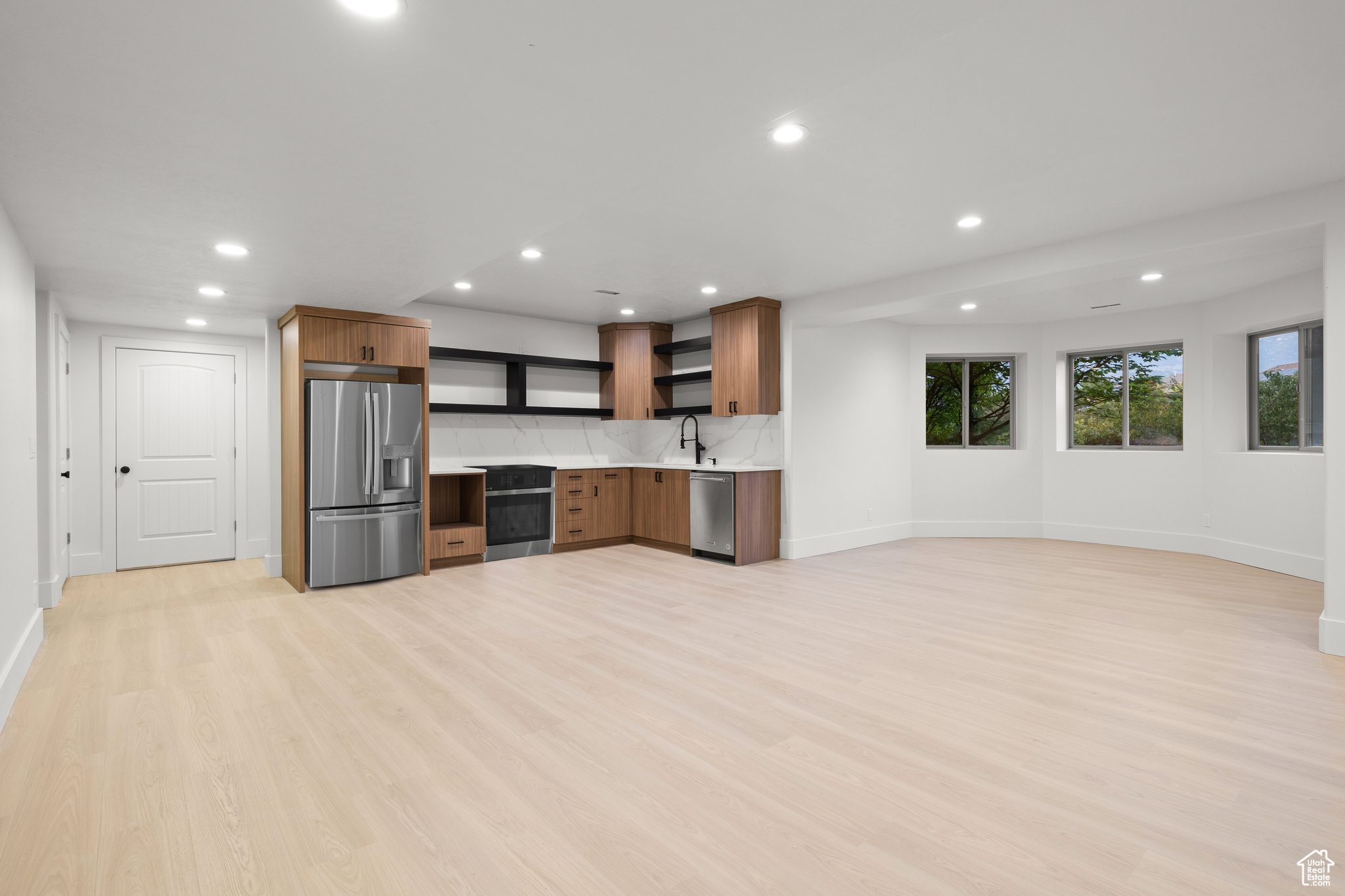 COUNTRY FRENCH ESTATES - Residential