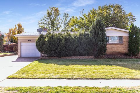 Photo of 1061 CROSS ST, Ogden, UT 84404 (MLS # 2121815)