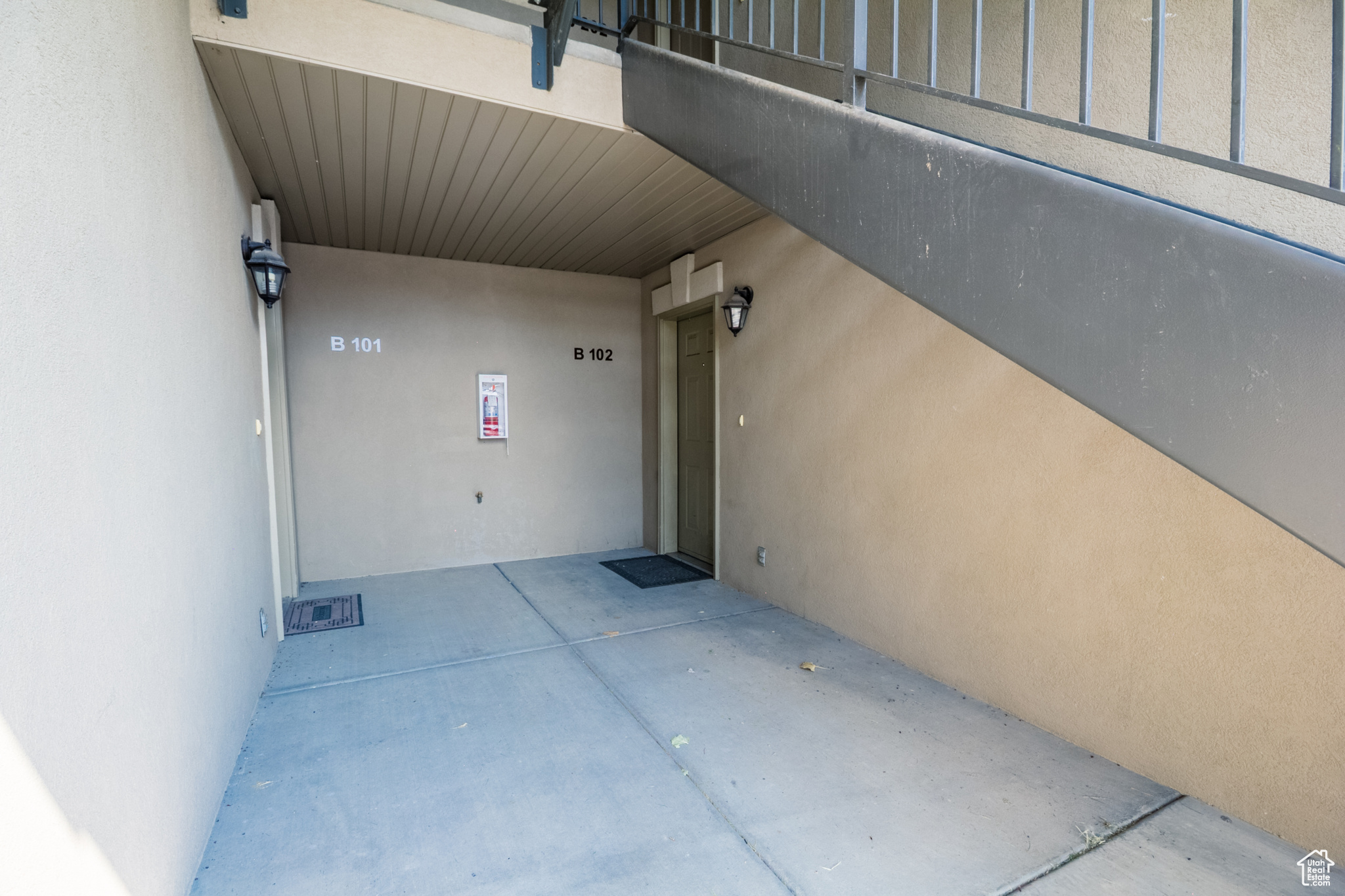 SILVER PINES CONDOMU - Residential
