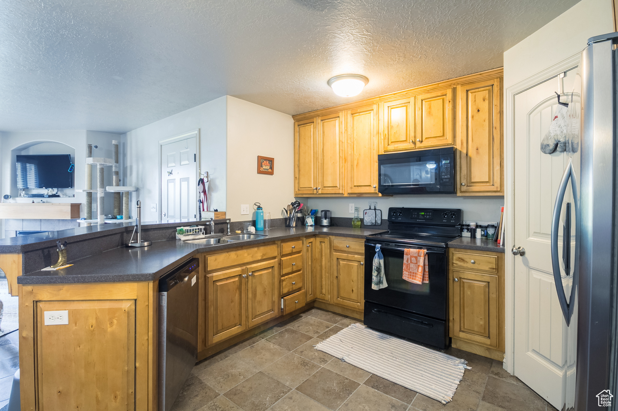 SILVER PINES CONDOMU - Residential