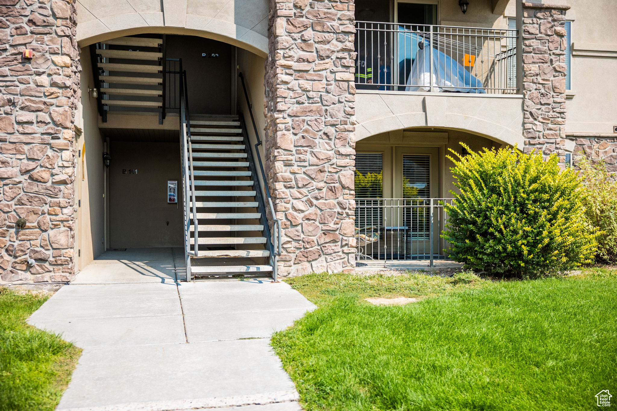 SILVER PINES CONDOMU - Residential