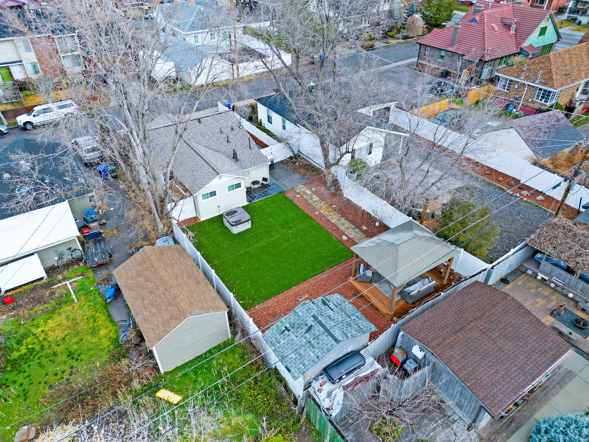 BIG FIELD - Residential