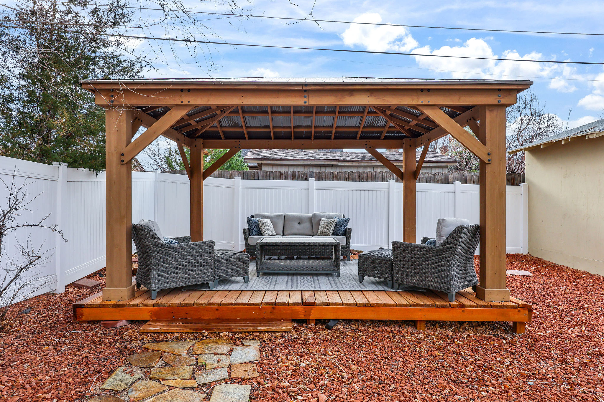 BIG FIELD - Residential