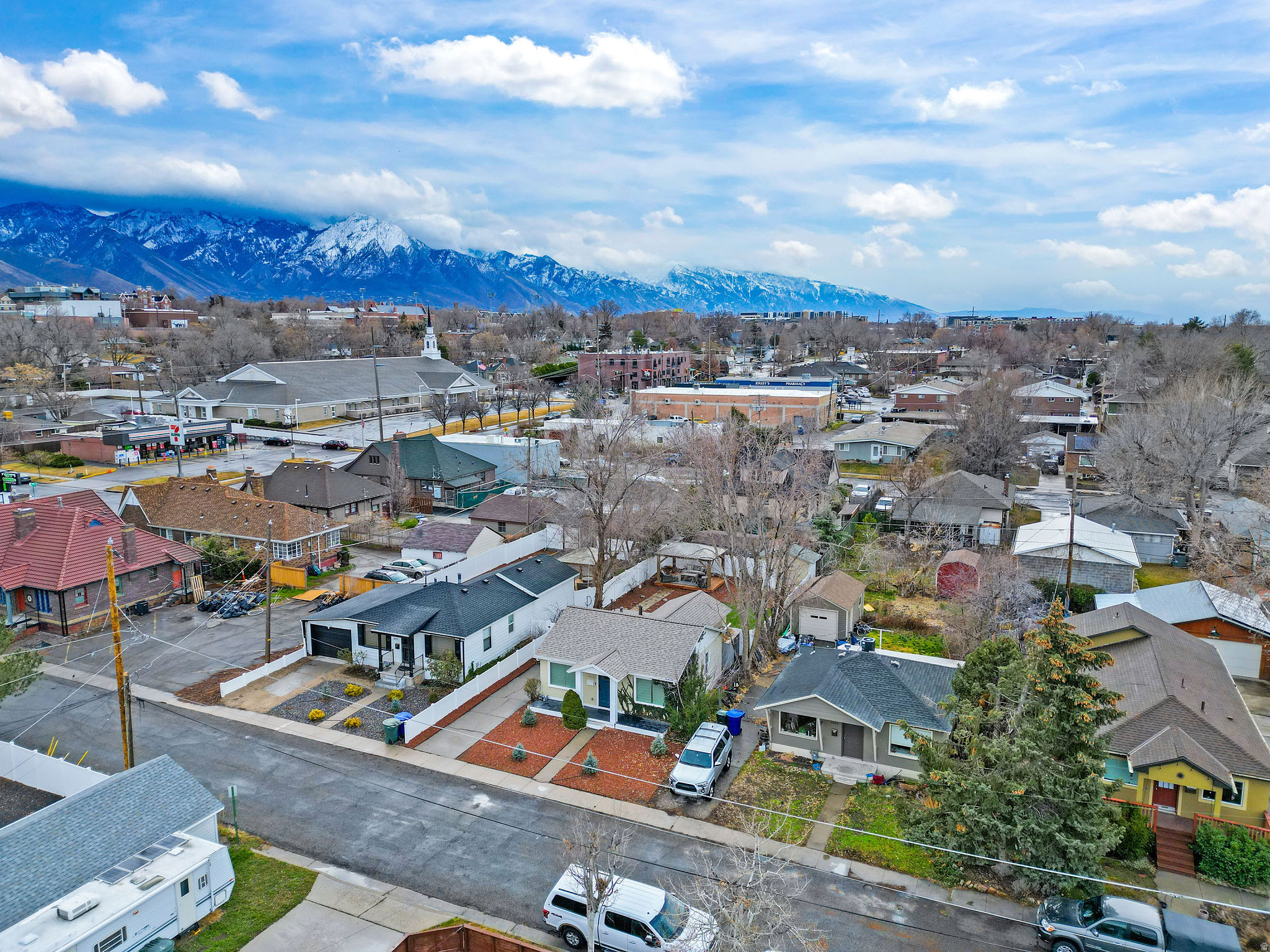 BIG FIELD - Residential