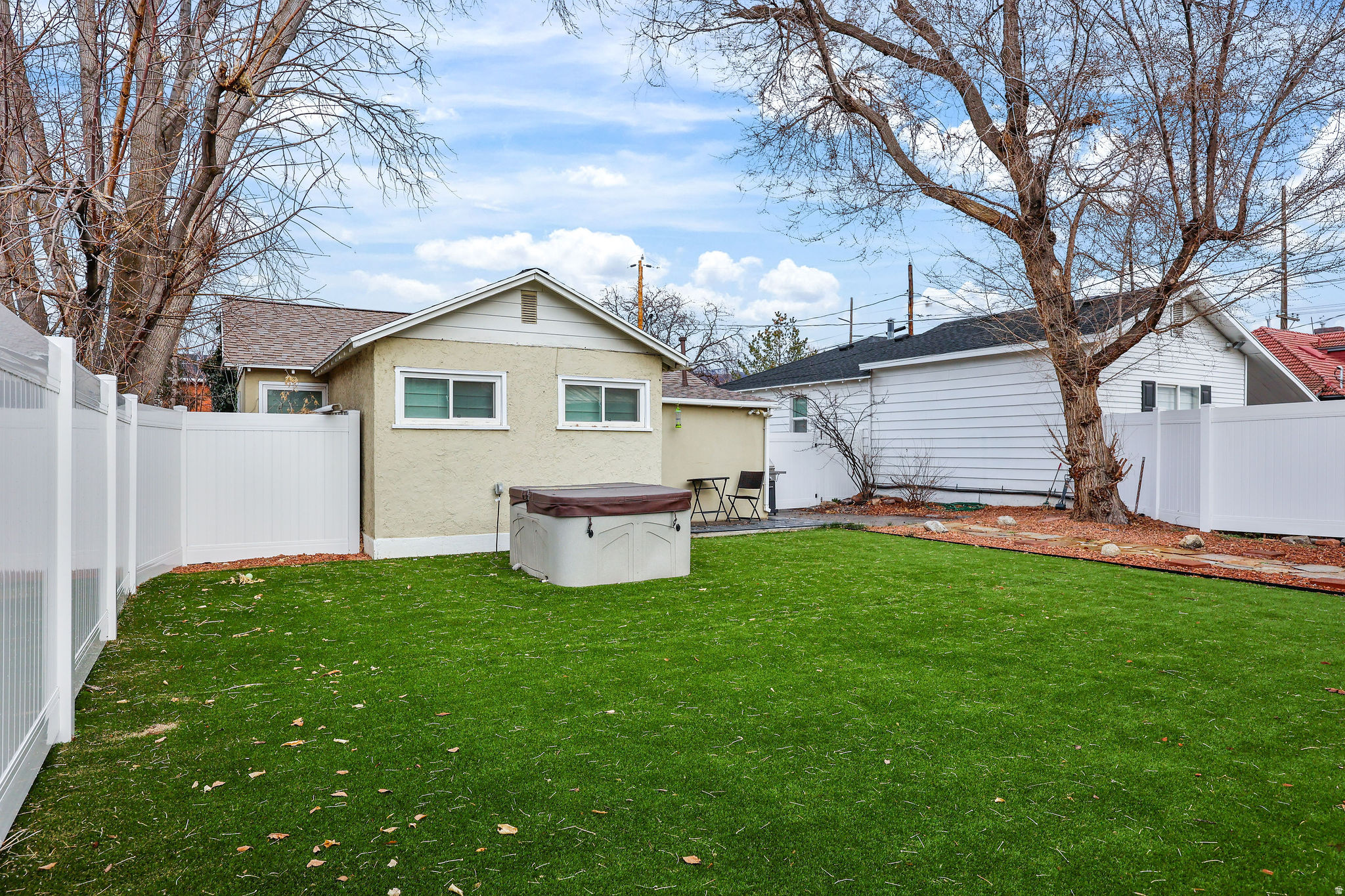 BIG FIELD - Residential