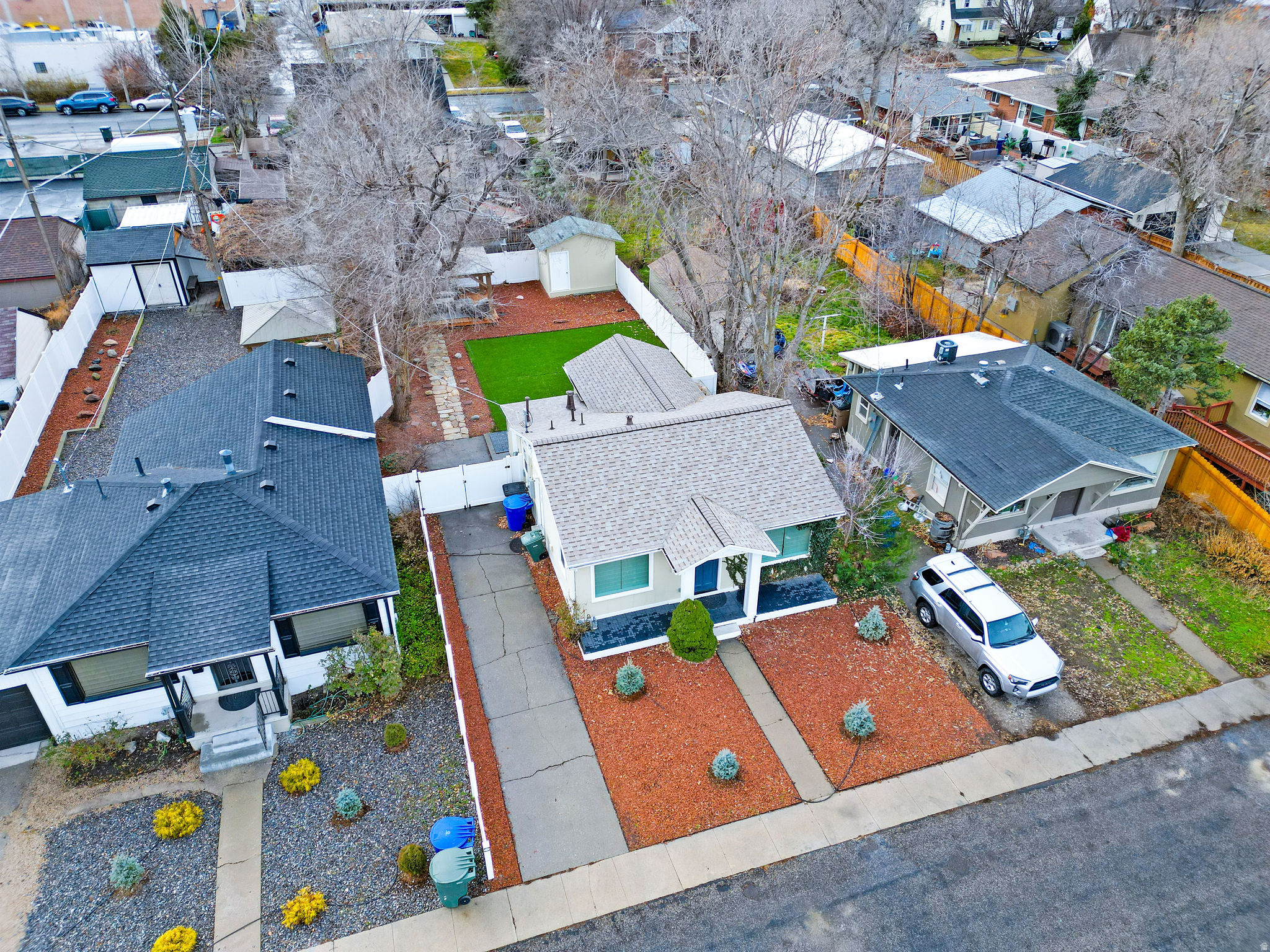 BIG FIELD - Residential