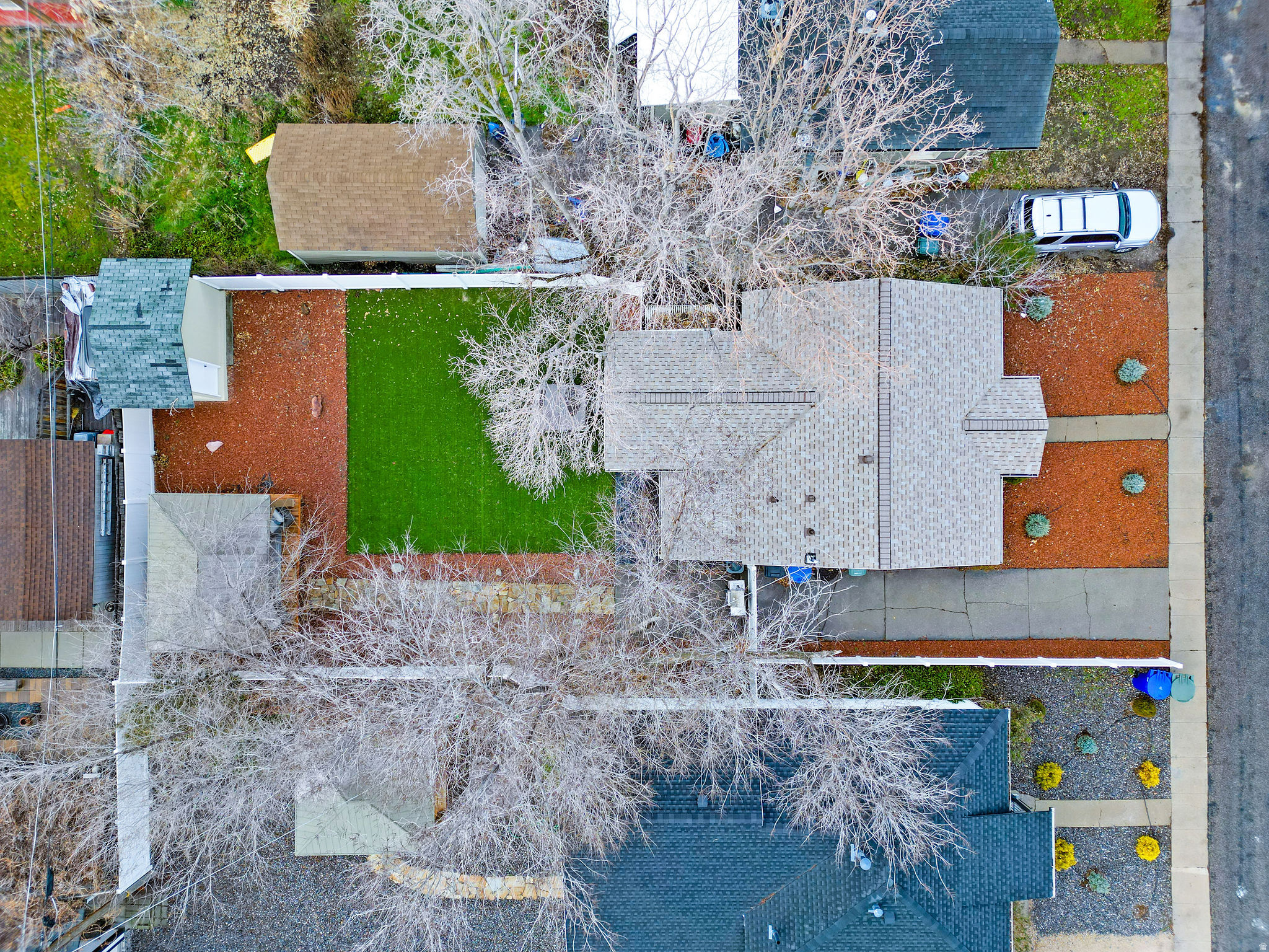 BIG FIELD - Residential