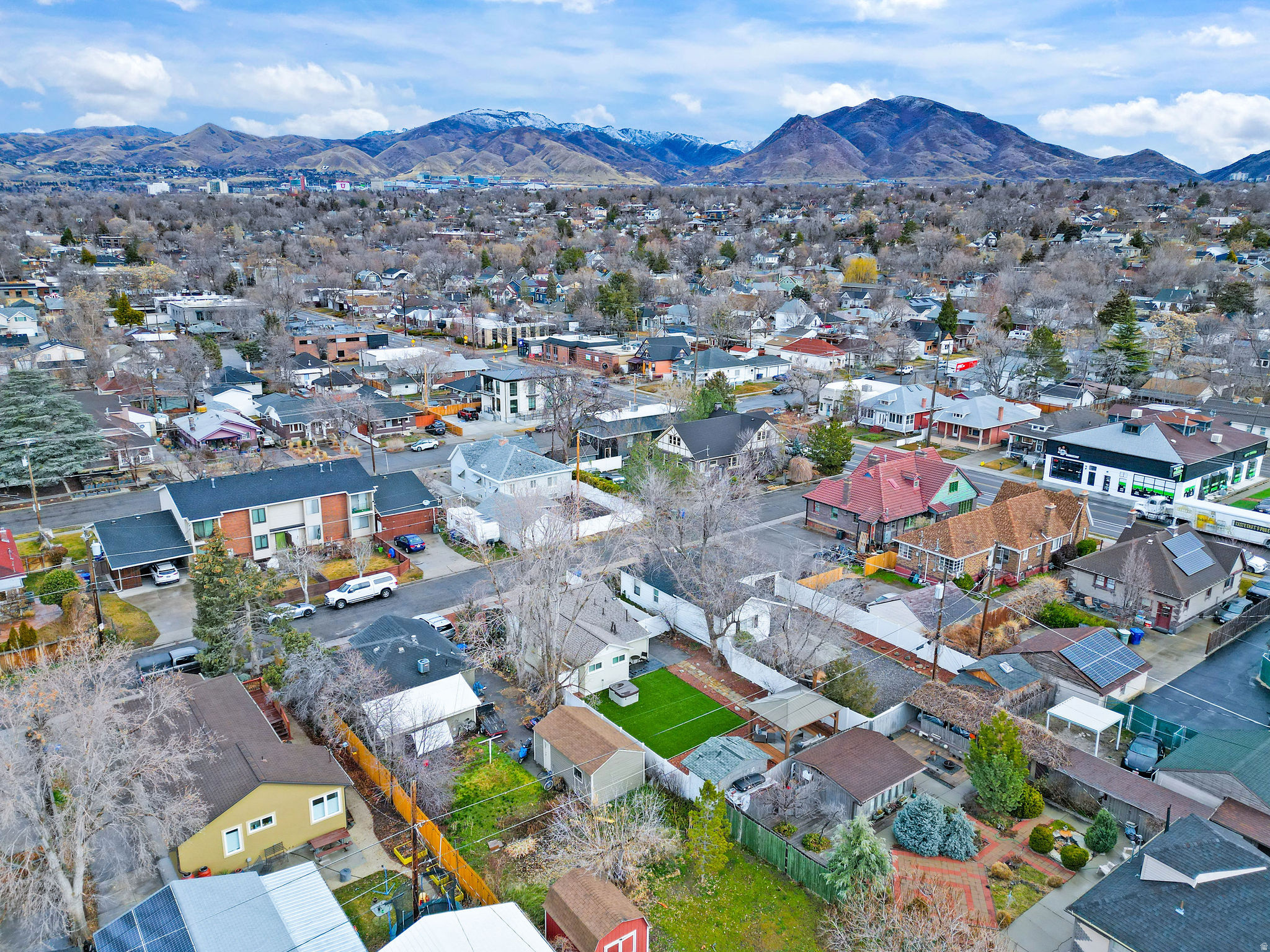 BIG FIELD - Residential