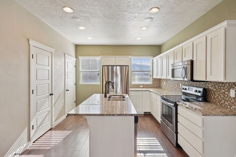 Tiny photo for 420 N MAIN ST #22, Kaysville, UT 84037 (MLS # 2142852)