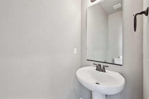 Tiny photo for 420 N MAIN ST #22, Kaysville, UT 84037 (MLS # 2142852)