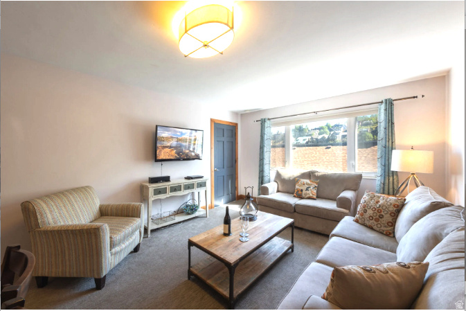 TREASURE MOINTAIN INN - Residential