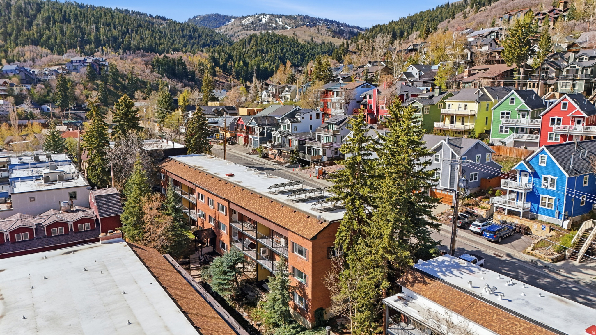 TREASURE MOINTAIN INN - Residential