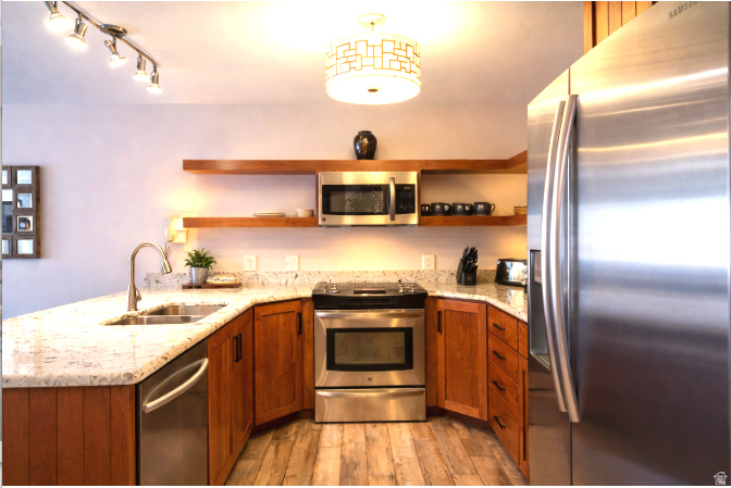 TREASURE MOINTAIN INN - Residential