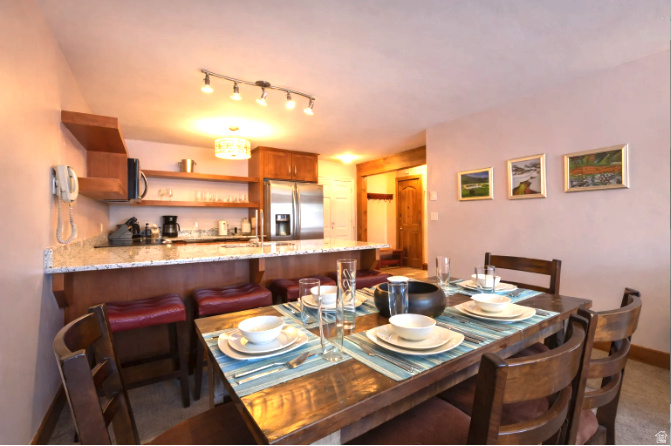 TREASURE MOINTAIN INN - Residential