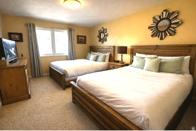 TREASURE MOINTAIN INN - Residential