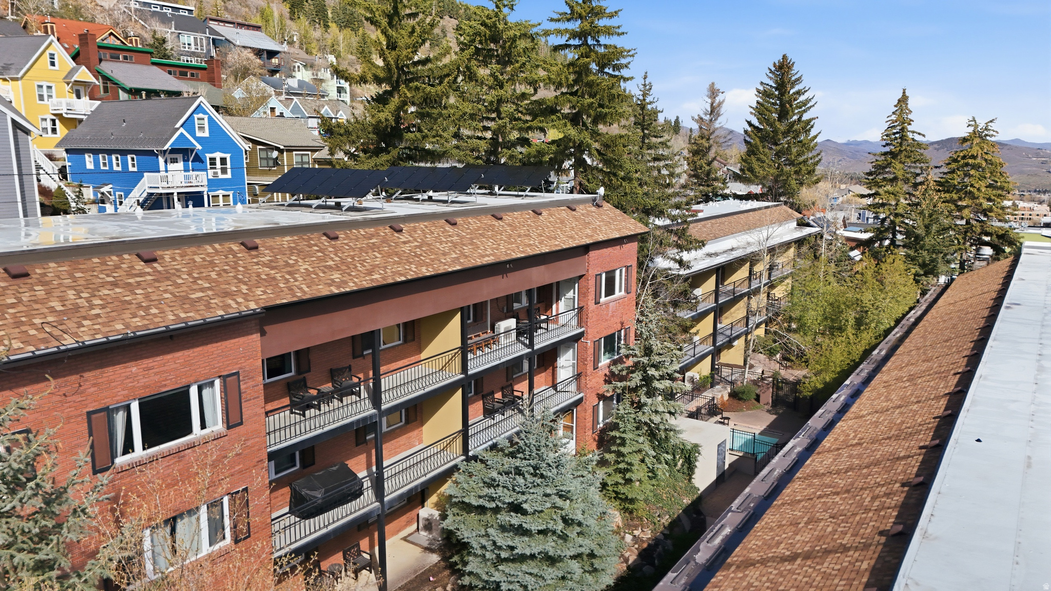 TREASURE MOINTAIN INN - Residential
