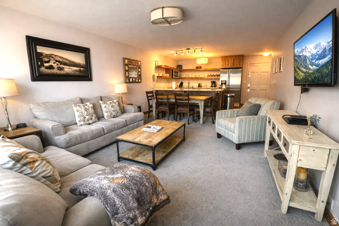 TREASURE MOINTAIN INN - Residential