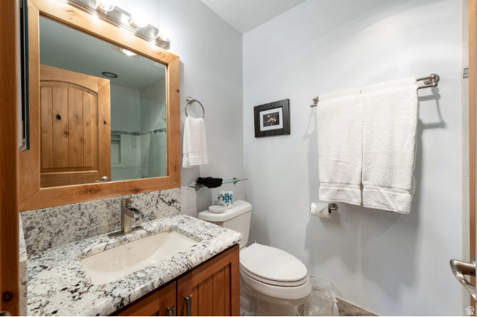 TREASURE MOINTAIN INN - Residential