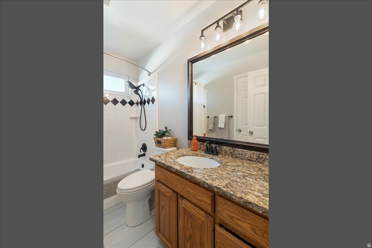 ROYAL VIEW - Residential