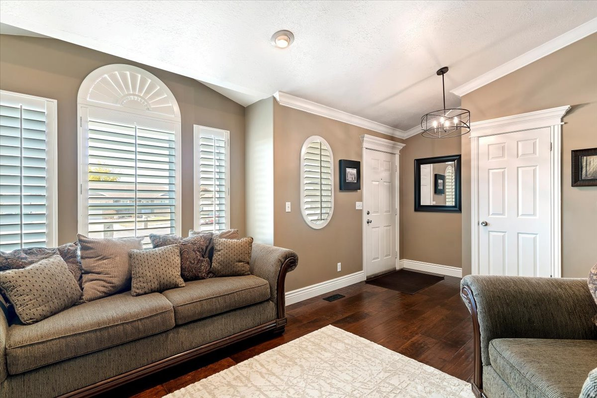 ROYAL VIEW - Residential