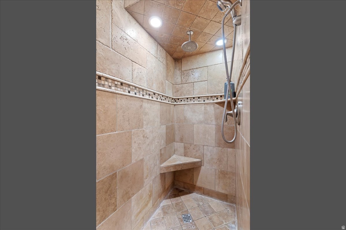 ROYAL VIEW - Residential