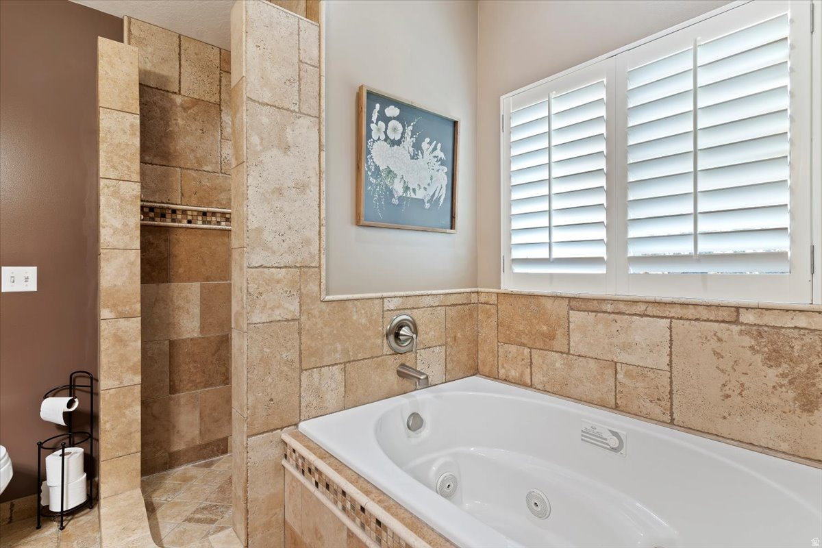 ROYAL VIEW - Residential