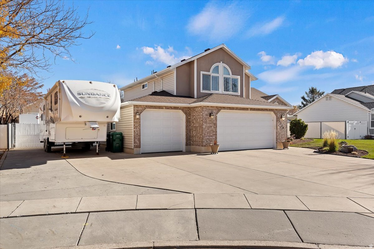 ROYAL VIEW - Residential