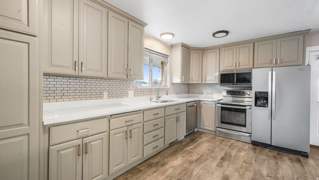 Photo of 1250 JORDAN AVE, Provo, UT 84604 (MLS # 2133525)