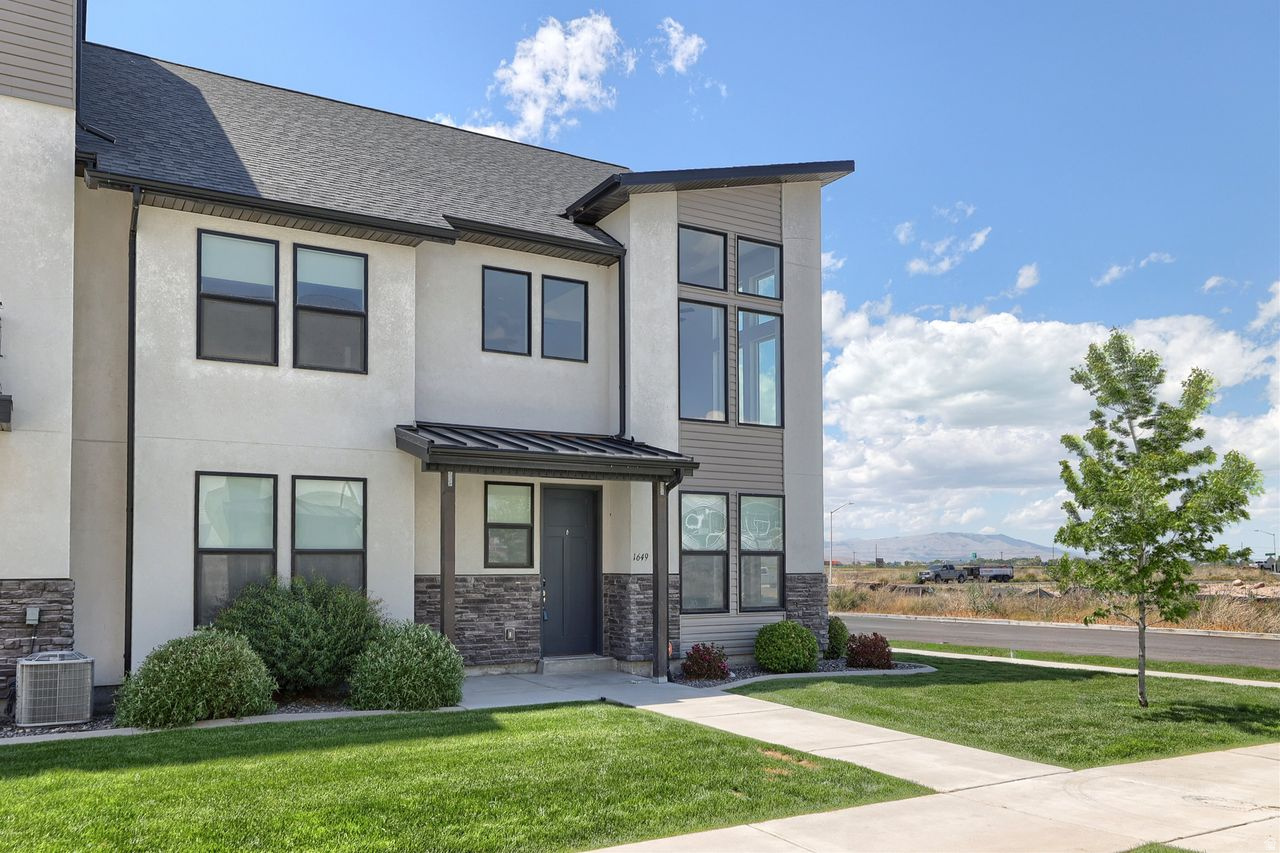 VILLAGES AT ARROWHEA - Residential