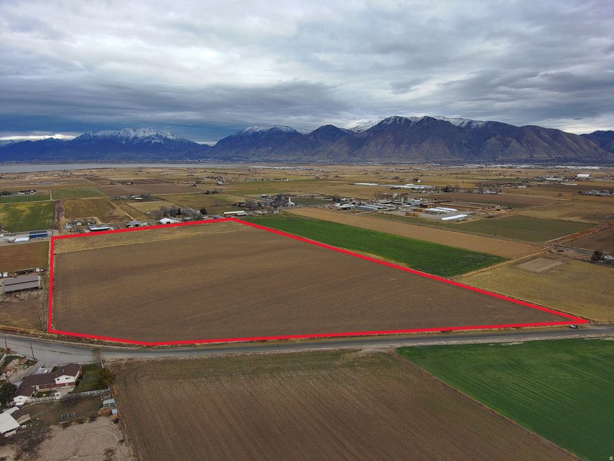 Prime property in highly sought after area in Palmyra. Close to Spanish Fork but still with country living. Great location with Westfield Irrigation. Build your dream home or use it as prime farm ground.