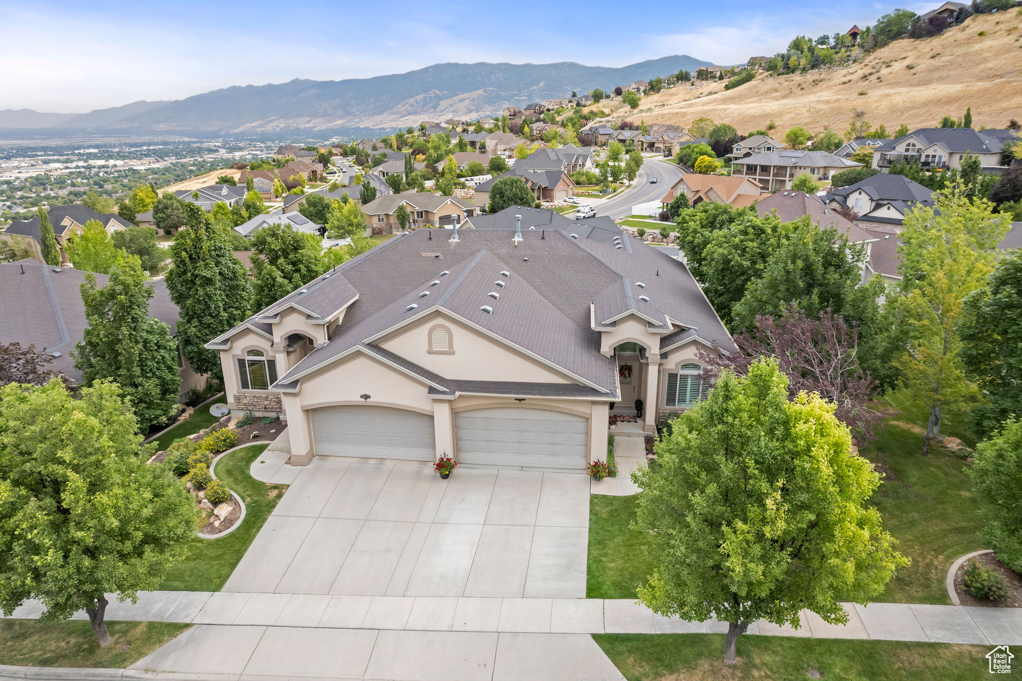 EDGEWOD ESTATES - Residential Income