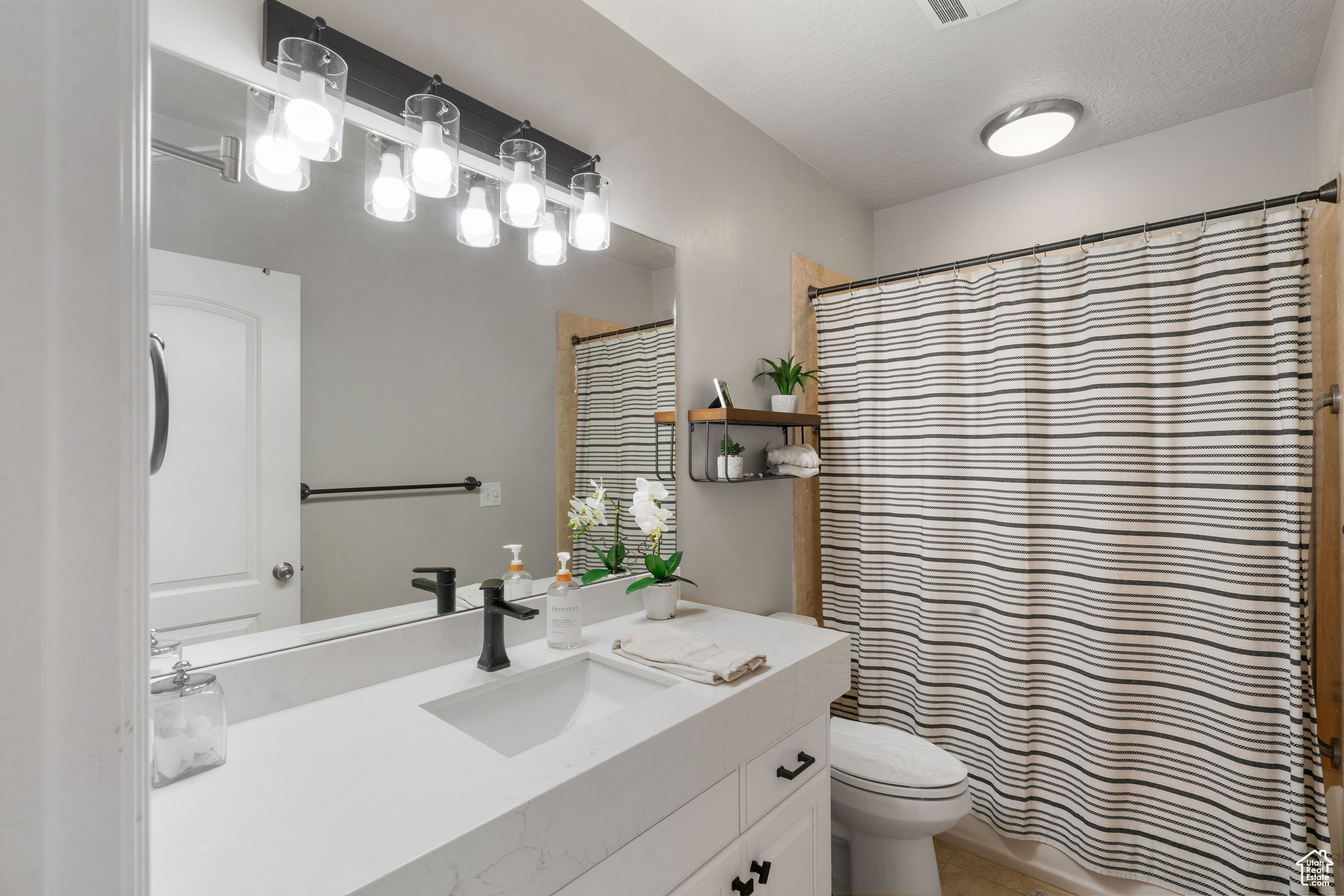 EDGEWOD ESTATES - Residential Income