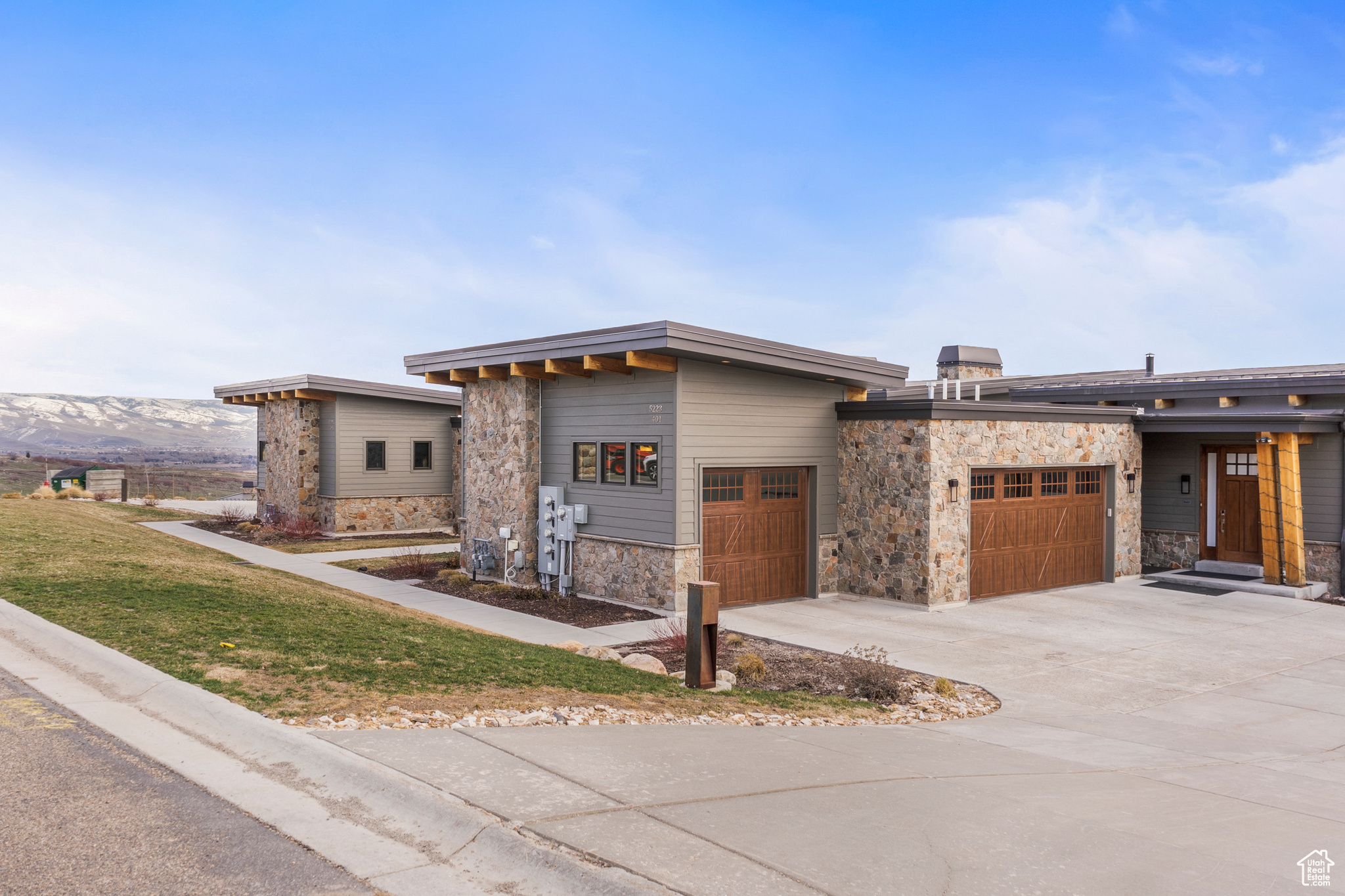 THE RIDGE TOWNHOMES - Residential