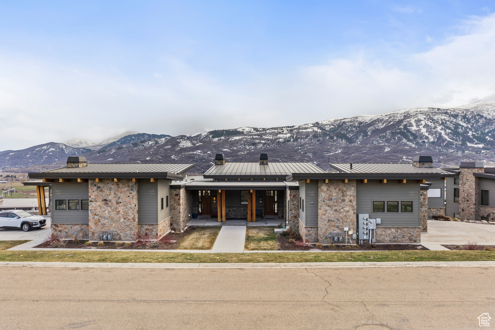THE RIDGE TOWNHOMES - Residential