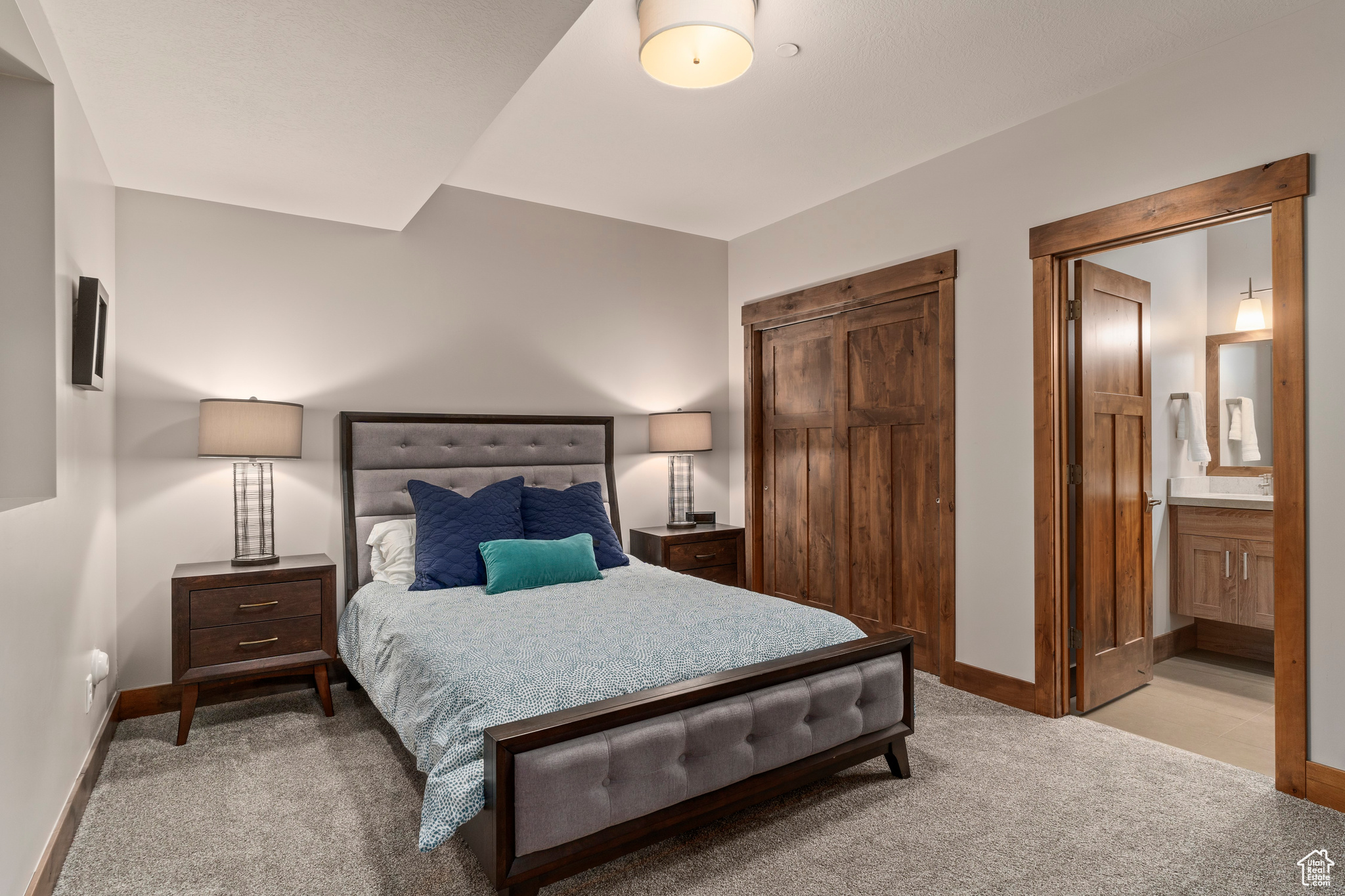 THE RIDGE TOWNHOMES - Residential